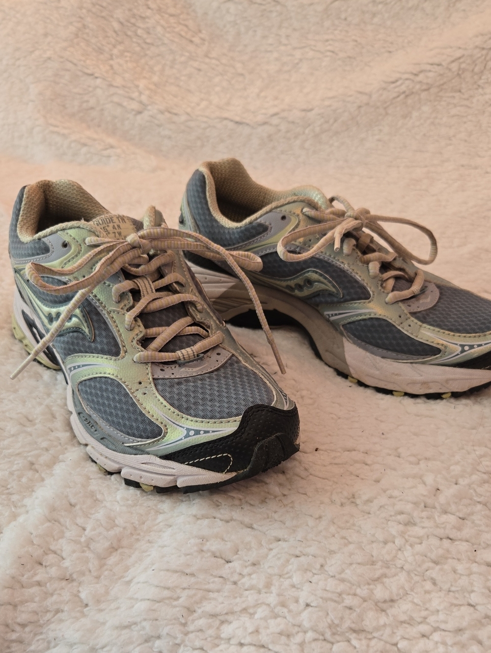 Saucony Women's Gray-blue and Light Green Running Sneakers